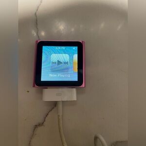 Apple iPod Shuffle 6th Generation 8GB Pink